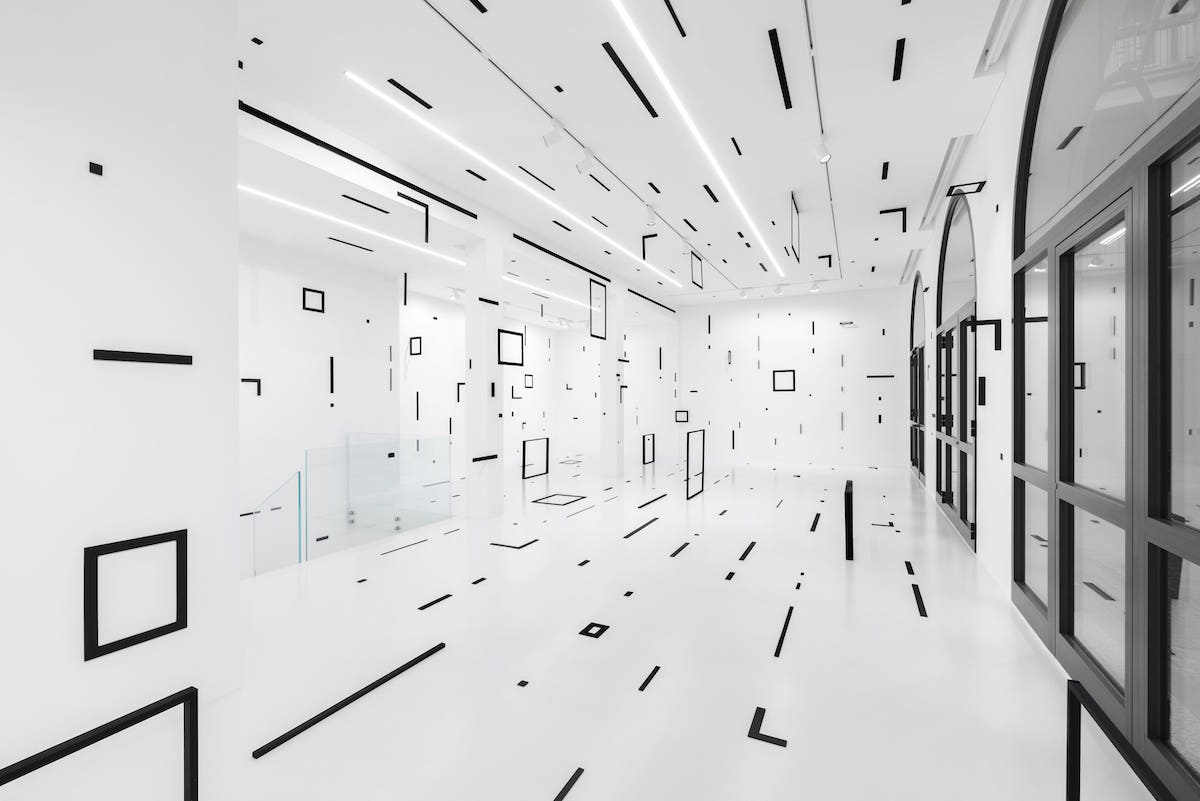 Esther Stocker. Ritorno alla razionalità", installation view, fino al 27 maggio 2022, Galleria 10 A.M. ART, Milano, Photo Mattia Mognetti