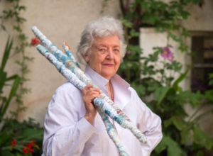 FLYING COLORS IN YARN AND WATER 