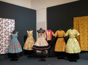 ANDY WARHOL. POP ART & TEXTILES